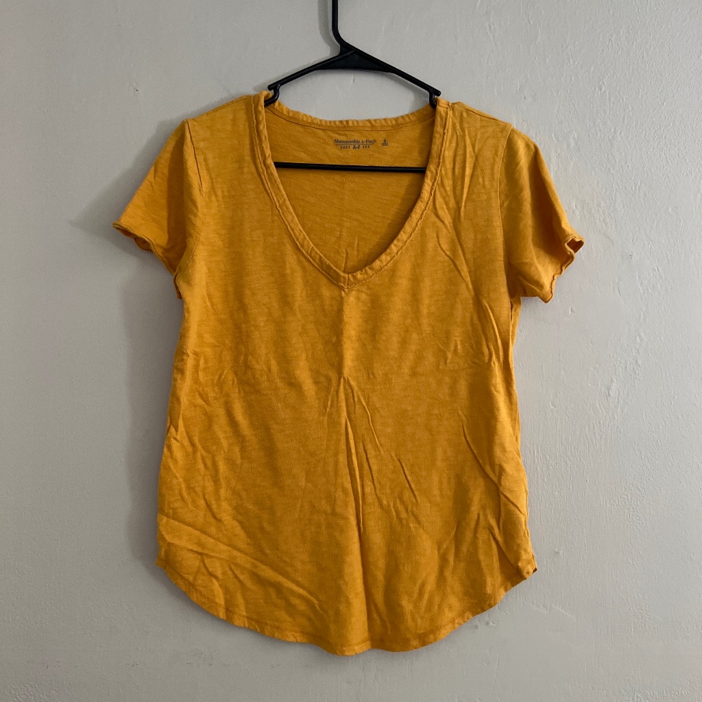 Abercrombie & Fitch Yellow Vneck Size Small